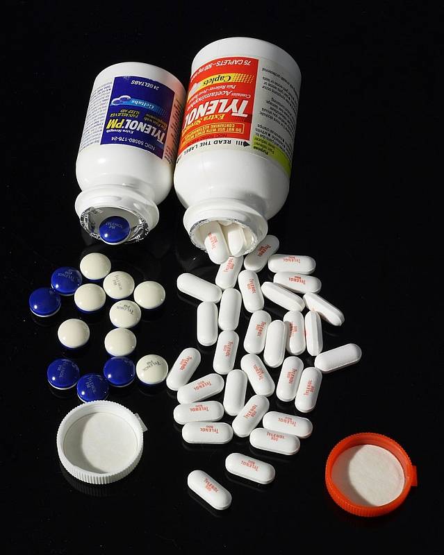 Extra silný Tylenol a Extra silný Tylenol PM, léky proti bolesti s účinnou látkou acetaminofen/paracetamol. V roce 1982 k nim byl bohužel v Chicagu přimíchán kyanid