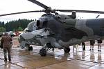 Bitevní vrtulník Mi-24 na statické ukázce.