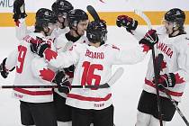 Hokejisté Kanady slaví obhajobu zlatých medailí na světovém šampionátu juniorů.