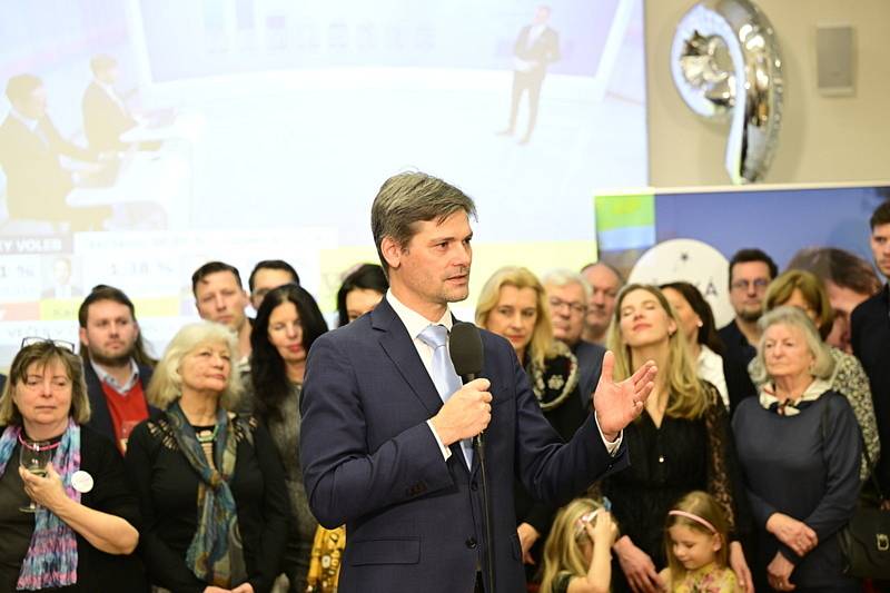 Volební štáb prezidentského kandidáta Marka Hilšera (na snímku) po prvním kole prezidentských voleb, 14. ledna 2023, Praha