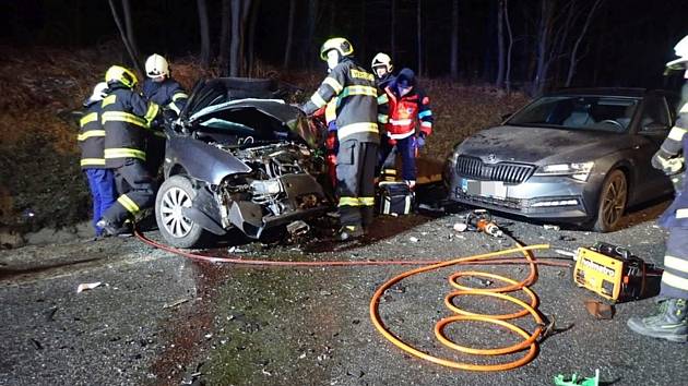 Na silnici I/50 u Starého Hrozenkova na Uherskohradišťsku se ráno 14. ledna 2022 se srazil kamion s osobním autem. Dva lidé utrpěli zranění.