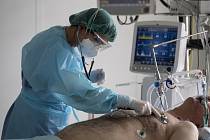 Anesteziologicko-resuscitační klinika v Thomayerově nemocnici v Praze, kde ošetřují pacienty s koronavirem