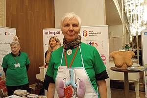 Marie Ředinová, která po rakovině střev již jednadvacet let žije s vývodem, a působí jako dobrovolnice v pacientské organizaci ILCO