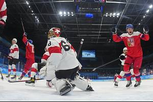 Čeští hokejisté slaví gól v utkání proti Švýcarsku.