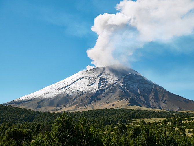 Sopka Popocatépetl se po letech probudila k životu. Úřady chystají evakuaci.