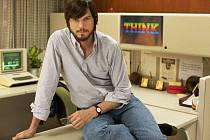 Ashton Kutcher si zahrál roli počítačového vizionáře Steva Jobse.