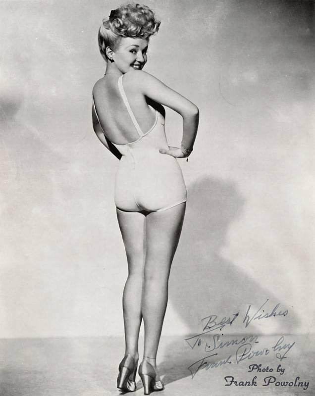 Jediná fotografie, která se přiblížila slávě legendárního snímku Rity v negližé, byl tento obrázek její herecké kolegyně Betty Grableové