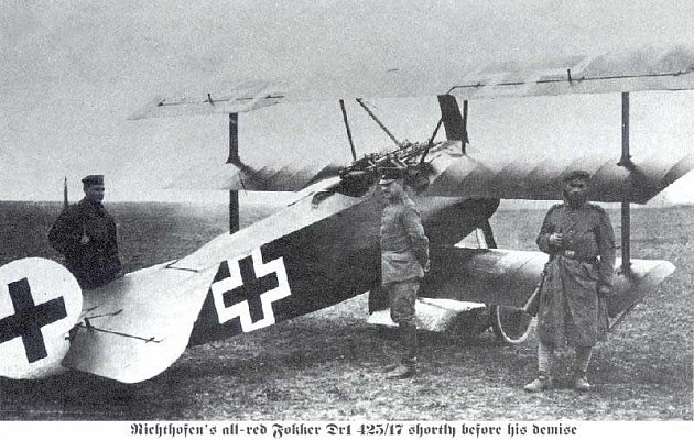 Richthofenův Fokker Dr.I s celorudým nátěrem, který slavnému stíhači vynesl jeho přezdívku