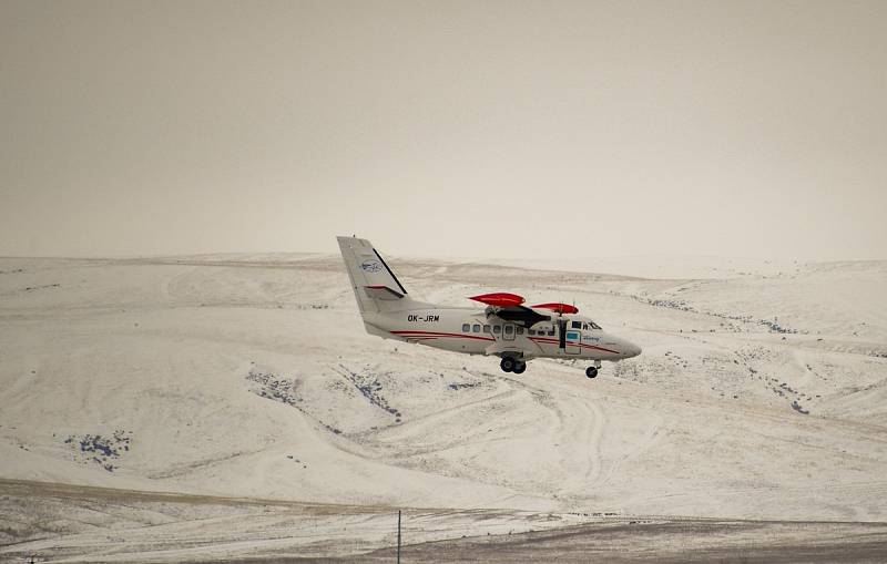 Letoun L-410 výrobce Aircraft Industries v barvách aerolinek Zhetysu v Kazachstánu na letišti Taldykorganu.