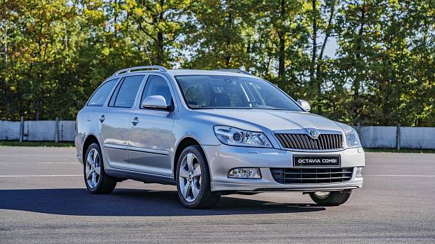 Škoda Octavia – nejprodávanější auto v našich bazarech – za poslední rok zdražila o 5,84 procent na průměrných 299 544 korun.