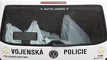 Příslušníci Vojenské policie vrátili 16. března do České televize část zabavených dokumentů při páteční razii.