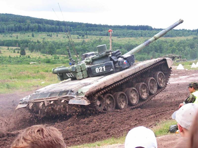 Tank T-72 české armády.