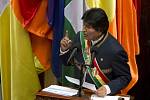 Bolivijský prezident Evo Morales s tradičními symboly hlavy státu