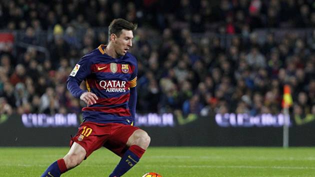 Čaroděj Barcelony Lionel Messi a jeho kouzla s míčem.