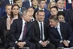 Zleva ruský prezident Vladimir Putin, premiér Dmitrij Medveděv a tajemník vedení strany Jednotné Rusko Andrej Turčak.