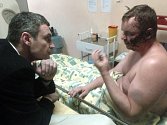 Vitalij Kličko navštívil Dmitrije Bulatova v nemocnici.