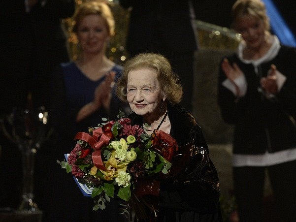 Divadelní ceny Thálie se předávaly 28. března v pražském Národním divadle. Ocenění za celoživotní mistrovství v kategorii činohry získala Blanka Bohdanová.
