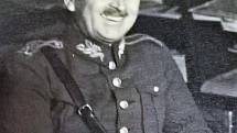 Přísný generál Josef Bílý se uměl i smát.