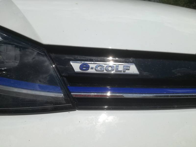 Označení e-Golf ukazuje na pohon na elektřinu.