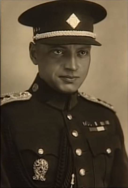 Emanuel Moravec v uniformě důstojníka československé armády