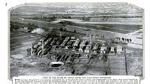 Letecký snímek areálu chemičky v Oppau, dokumentující škody po explozi, v časopise Popular Mechanics Magazine v roce 1921