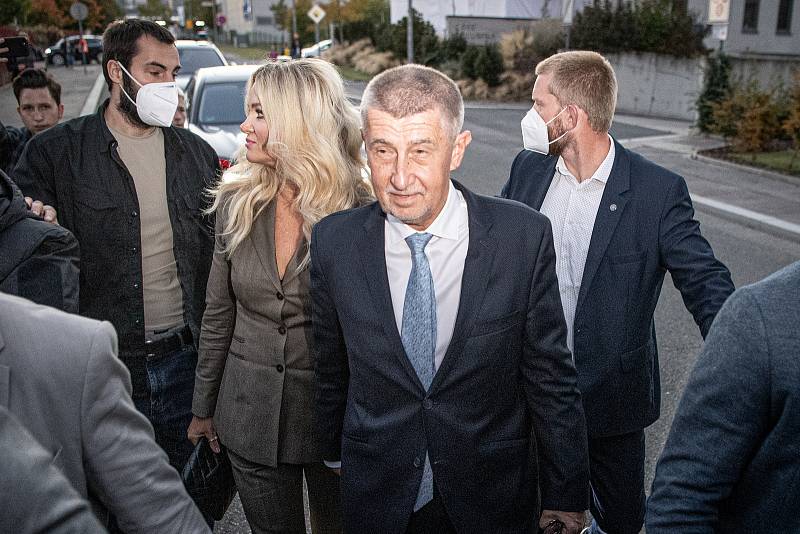 Andrej Babiš přijel do volebního štábu hnutí ANO, 9. října 2021 v Praha.