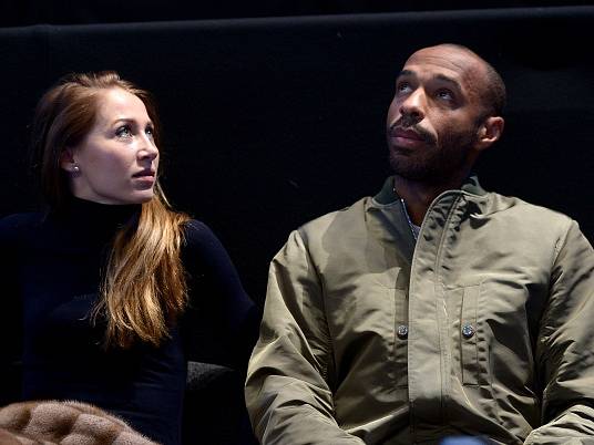 VIP na tribuně při finále Turnaje mistrů: Thierry Henry