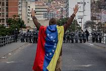 Obyvatelé Venezuely vyrazili do ulic na protest proti prezidentu Madurovi
