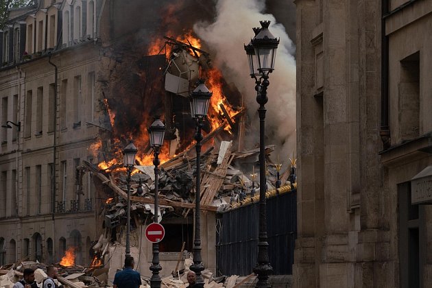 V centru Paříže explodovala hudební škola. Výbuch zranil desítky lidí