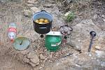 Vaření na plynové bombě vyžaduje v suchých podmínkách extrémní opatrnost