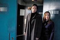 Mulder a Scullyová. David Duchovny a Gillian Andersonová křísí na plátně fenomén agentů, kteří znovu stojí na prahu temnot. 
