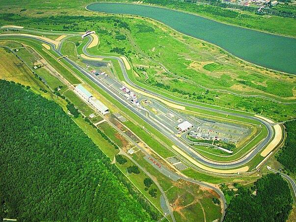 Letecký pohled na mostecký autodrom.