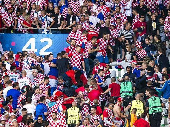 Chorvatští fanoušci v zápase s Českou republikou.