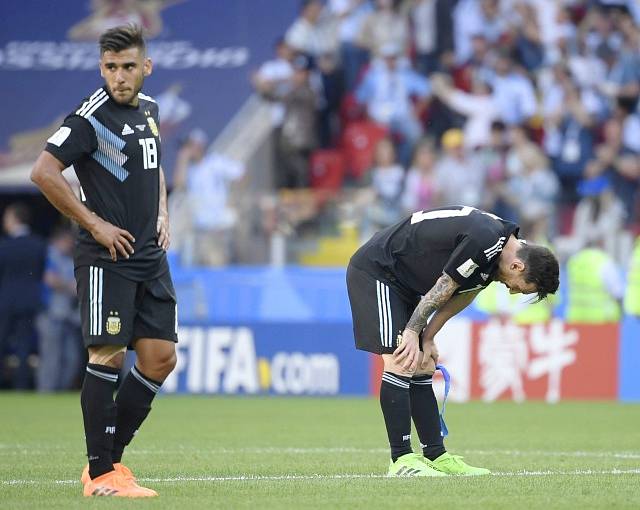 Argentinec Lionel Messi zahodil penaltu proti Islandu