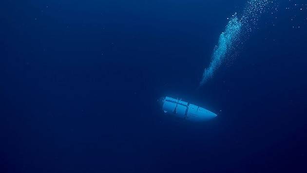 Pátrání po ztracené ponorce v severním Atlantiku má tragický konec. Odborníci mají za to, že plavidlo poblíž vraku Titaniku implodovalo, což zabilo všech pět lidí na palubě.