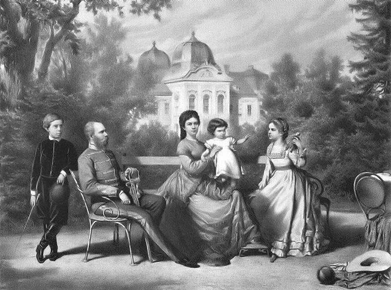 Rodina císaře Františka Josefa I. a Sissi. Zcela vlevo stojí korunní princ Rudolf, který se ve svých třiceti letech zabil. Podle všeho se zastřelil.