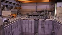 Jaderný reaktor s bazénem pro chlazení vyhořelého paliva. Rakouská jaderná elektrárna Zwentendorf