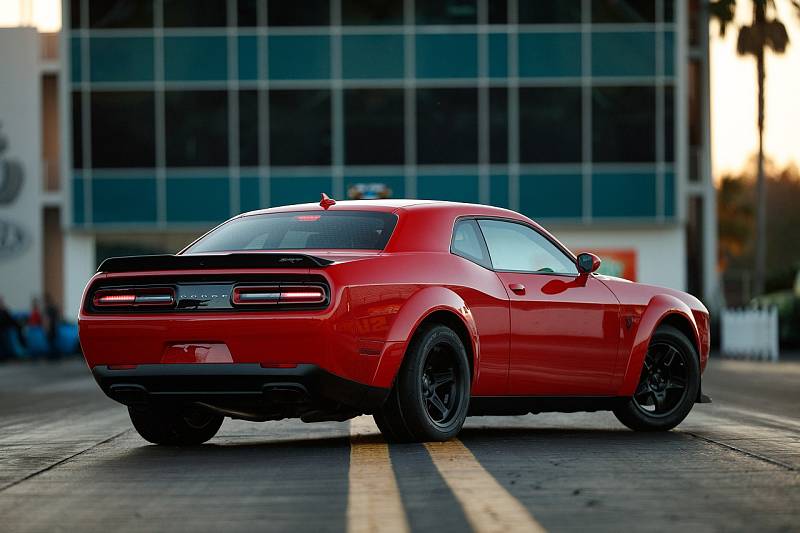 Dodge Challenger SRT Demon.