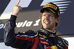 Sebastian Vettel slaví vítězství ve Velké ceně Austrálie.