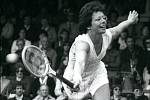 Billie Jean Kingová byla bojovnicí za rovné výdělky tenistů a tenistek, byla i pro zápasy na pět vítězných setů.