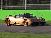 Pagani Huayra v rukou testovacího jezdce Davide Testiho.