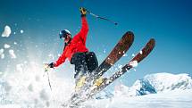 Od té doby, co se před dvaceti lety do sněhu poprvé zařízly carvingové lyže, není v lyžařském světě nic jako dřív.