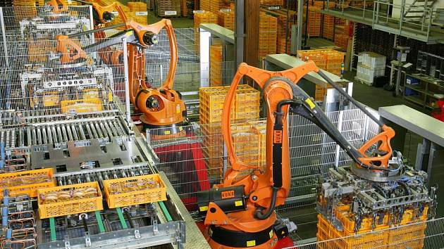 Průmysloví roboti mohou najít uplatnění i v pekárnách při ukládání výrobků na palety.