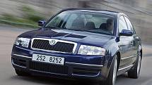 Škoda Superb první generace. Představena byla v roce 2001.