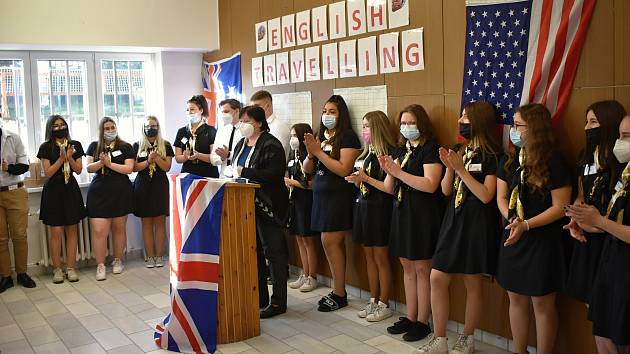 Integrovaná střední škola Rakovník loni uspořádala soutěže z anglického jazyka English Travelling, které se zúčastnilo 13 základních škol