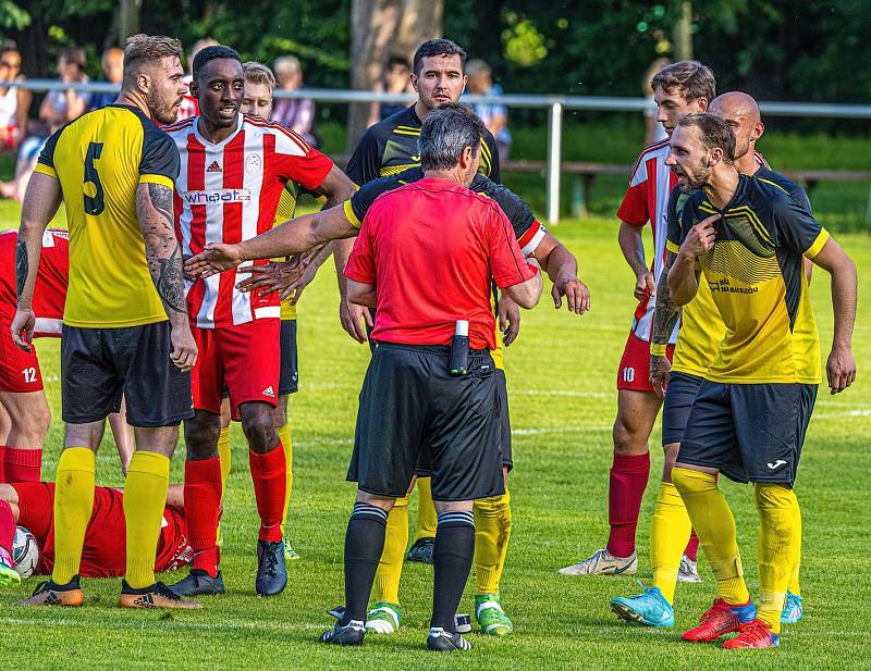 Jerome Cole, anglický fotbalista, který žije v Českých Budějovicích a obléká dres týmu TJ Start Luby,