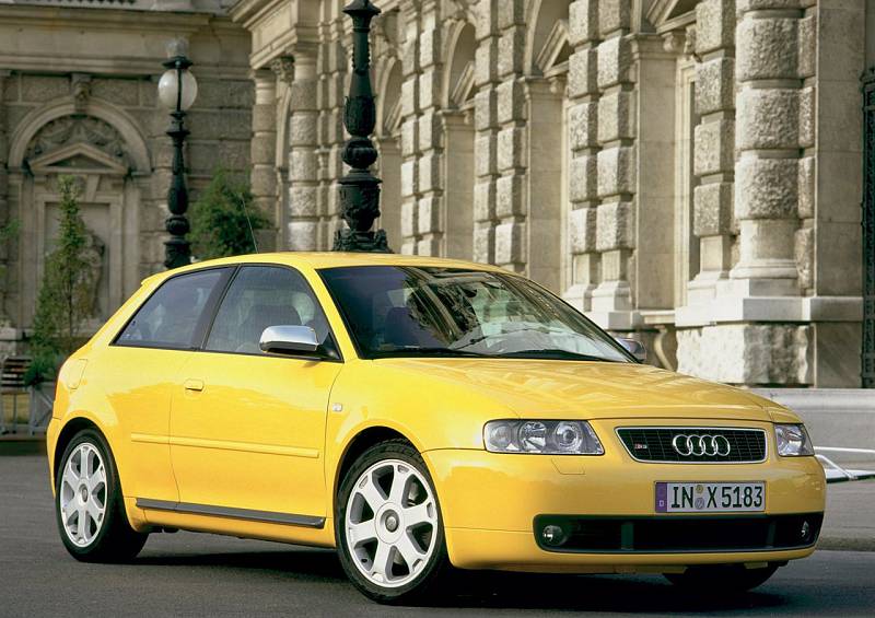 Audi S3 první generace je i po téměř 20 letech autem, která má co nabídnout. Fantastická 20ventilová 1,8 s pohonem všech kol není kdovíjak sportovní, ale rychlá je pořád.