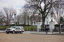 Policie před budovou Bílého domu ve Washingtonu - Ilustrační foto