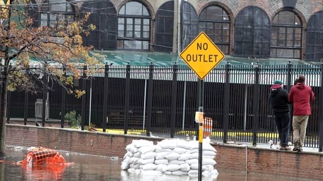 Hurikán Sandy za sebou nechává spoušť a chaos.