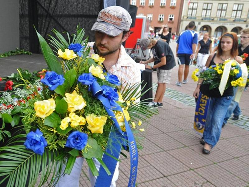 Veřejné rozloučení ve Zlíně s hokejistou Karlem Rachůnkem, který společně s dalšími hráči klubu Lokomotiv Jaroslavl zahynul při nehodě letadla v Rusku.